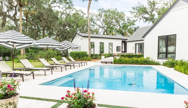 The Haven: Charming Sea Island Cottage w/Heated Pool, 1 Blk to Beach, 5 Bedrooms