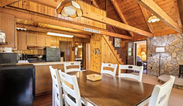 The Lake Escape - A Cozy Lakeside Cabin - Sleeps 8 - Grill, Kayak, Firepit in Wolfeboro