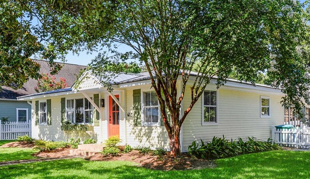 The Lemonade Stand - the PERFECT location in Ocean Springs. Walk to downtown!