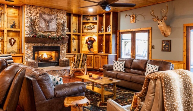 The Lodge at Lake Martin: Sleeps 35