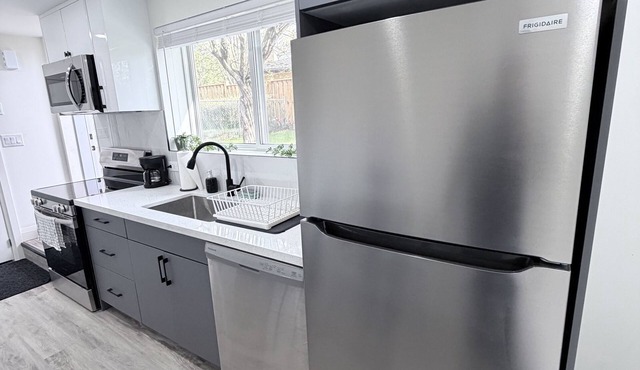 The Luxe Studio - Comfortable and Affordable Stay in Kitchener