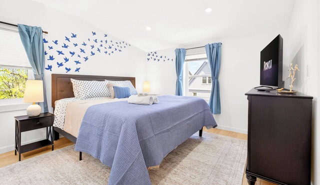 The Milton Manor 5BR 2BA - Sleeps 10 - Unit 2 in Milton