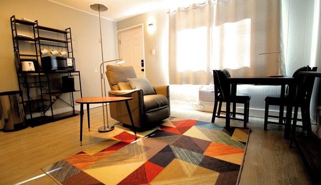 The Orbit-In - Chill, snooze and wake up ready in your safe, cozy 1 bedroom Apt