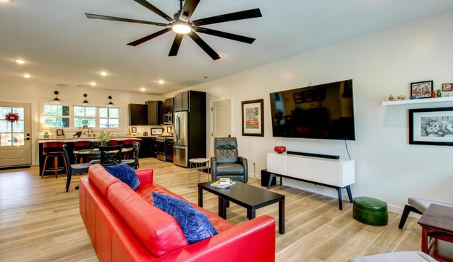 'The Romano Retreat' Modern Lake Guntersville Home