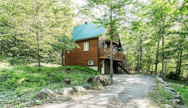 The Rustic - Nature retreat with Private SPA in Saint-Adolphe-d'Howard