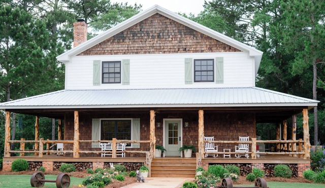 The Springs Luxury 4BR Cabin Retreat on a Natural Spring, pet-friendly!