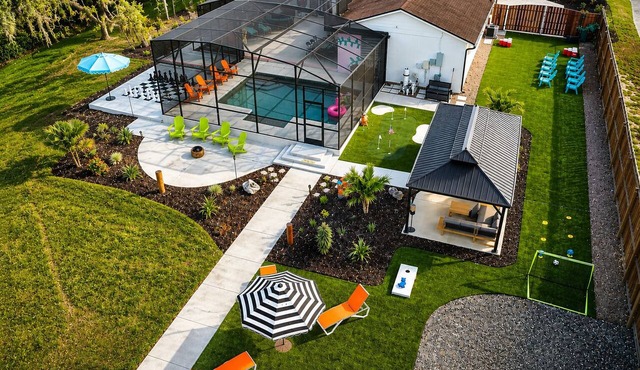 The Tiki Palm- Screened Pool, Mini Golf, Arcade & Creekside Fun