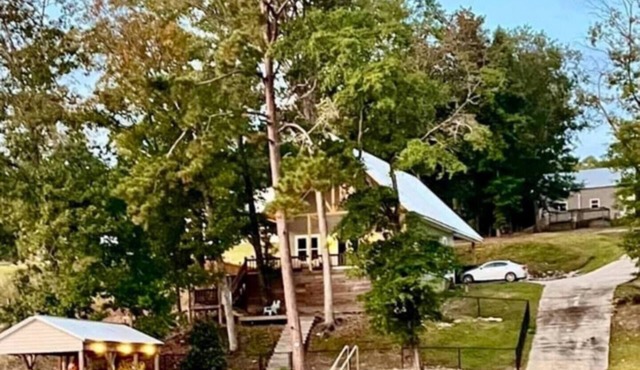 The Wandering Place on Gantt Lake