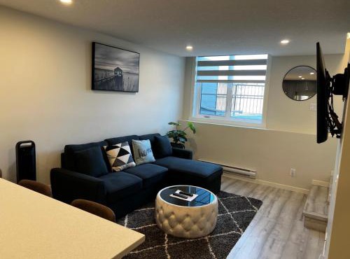 The Waterfront cozy 1 bd suite in Rockland Park, Tuscany NW in Calgary