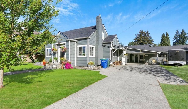 Thompson Estate (Sleeps 12)