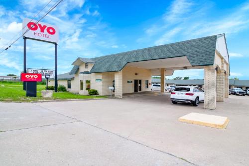 Three Rivers Executive Inn & Suites By OYO in Three Rivers