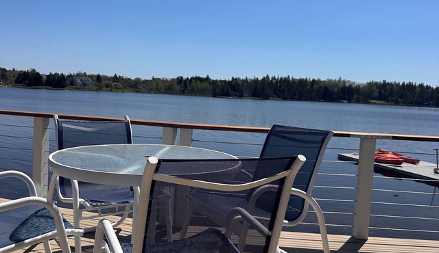 Tides-oceanfront cottage near Acadia