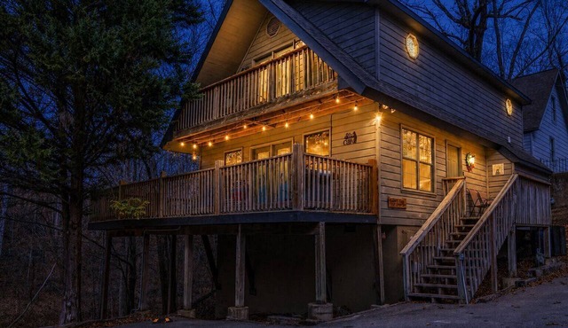 Timber’s Edge | Family-Friendly 4BR Cabin Near the Parkway 🏡🌲 in Pigeon Forge
