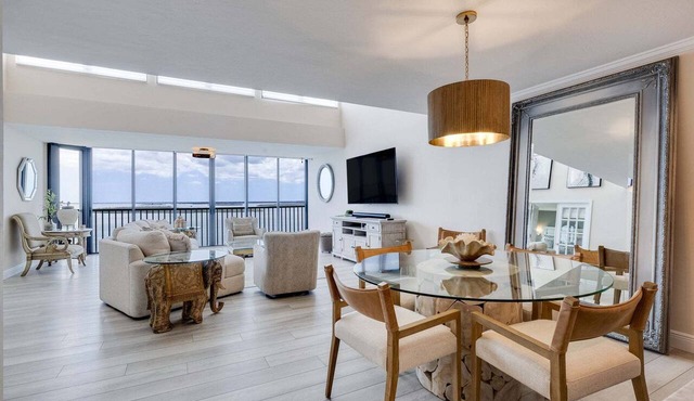 Top floor! 3 Bedroom Harbour Tower Dream Vacation Rental in Harbour Tower offers stunning views!