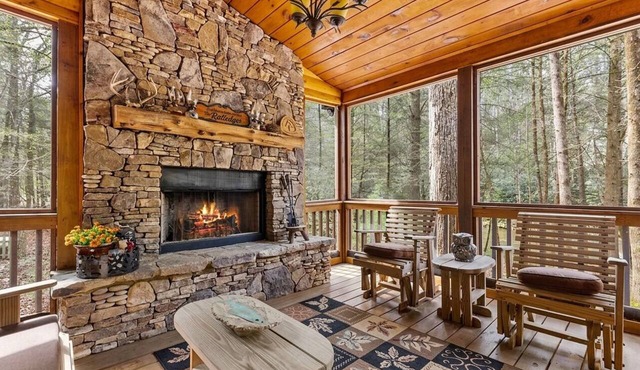 Tranquility on the Toccoa River - Dog-friendly, 4BR cabin w/hot tub in Suches!