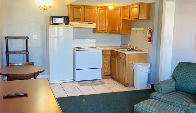 Travelers Place Inn & Suites