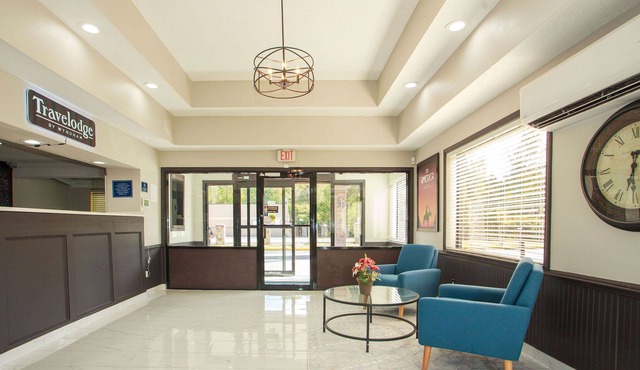 Travelodge by Wyndham Macon West