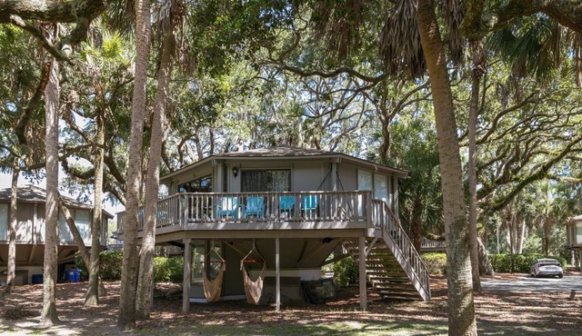 Treehouse Escape - Lagoon View & Walk to Beach