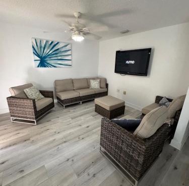 Tropical 2 Bedroom Villa Across Cocoa Beach 3