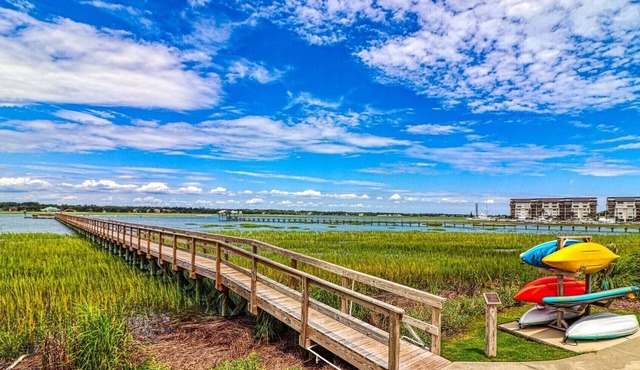 Two Bedroom Condo with a Shared Swimming Pool on the channel front. in Garden City Beach