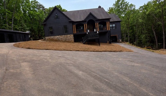 Ultra-Luxury Estate Private Gated Entry, Spa & Concierge from-Airport and games