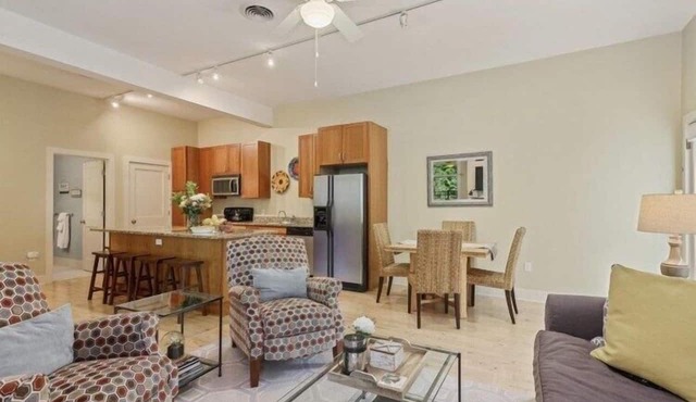 Union Pier Condo With Association Pool! Close To Beach and Downtown! in Union Pier