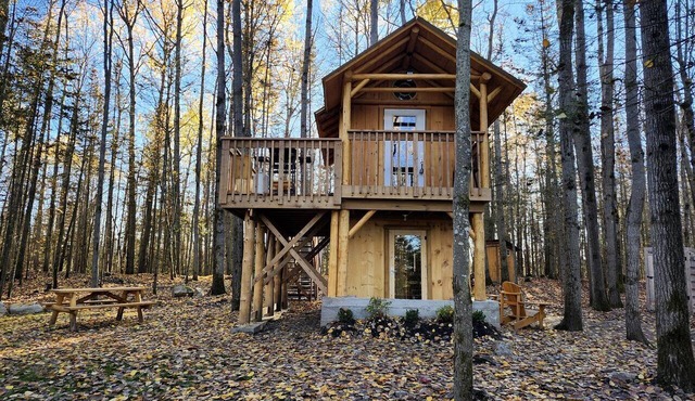 Unique Tree House Perfect for Families with BBQ in Callander, Ontario in Corbeil