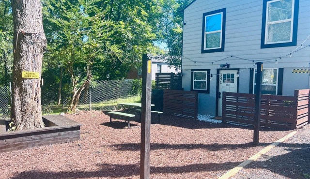 Unwind & Explore! 2BR Retro Bungalow Downtown ATL