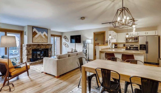 Updated Mountain Condo Near Ski/Golf in Silverthorne