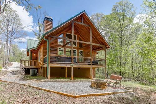 Valley Views From Romantic Cabin w Sauna in Cleveland