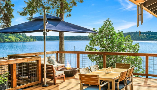 Vashon waterfront home with amazing views, beach, and gas firepit in Vashon