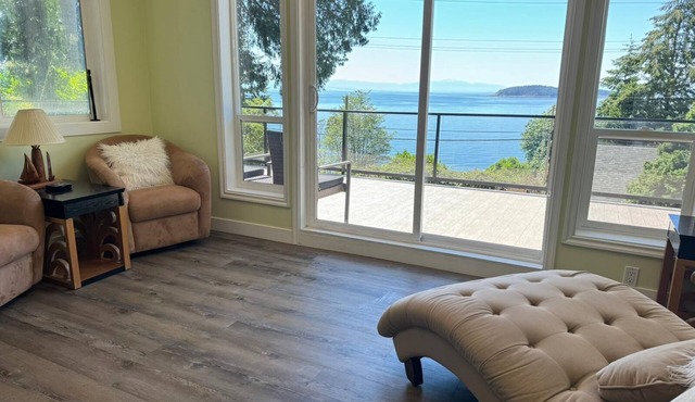 Very Relaxing 3bdr 2bth Home with Gorgeous View in Sechelt