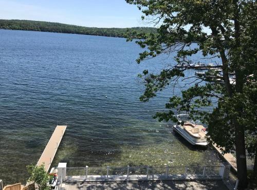 Villa 2 -Luxury 5 BDRM 5 Bath on Lake Winni Meredith Bay in Meredith