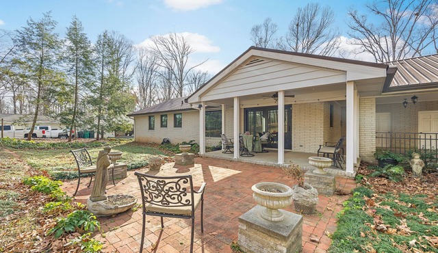 Vintage Cottage Walk to Country Club Near KSU Pets OK