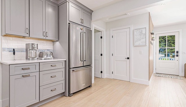 Walk to 3 private Misquamicut beaches, 3-bdrm completely renovated beach house! in Westerly