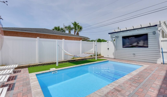 Walk to Beach: Designer PCB Retreat Near 30A!