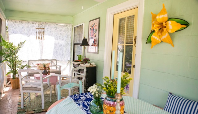 Walk to beach, fully fenced yard, 30 day min stay, minutes to Keesler