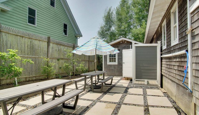 Walk to Beach! Oak Bluffs Home & Studio in Oak Bluffs