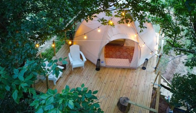 Walnut TreeHouse - Dome Tent Over the Creek