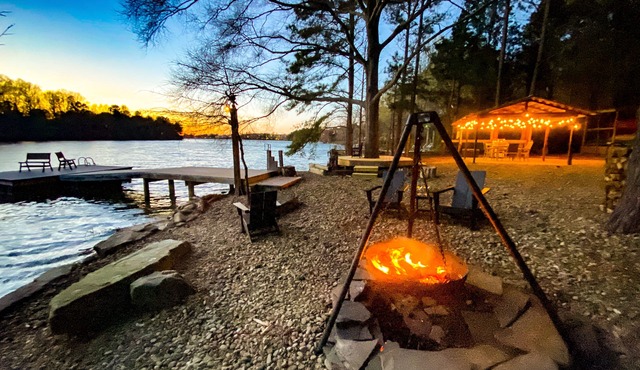Waterfront apartment near downtown Davidson in Cornelius