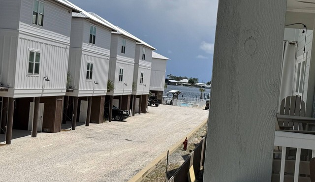 Waterfront Beautiful 3BR End-Unit in Walker Key— Balcony, Pools, and Boat slip in Orange Beach
