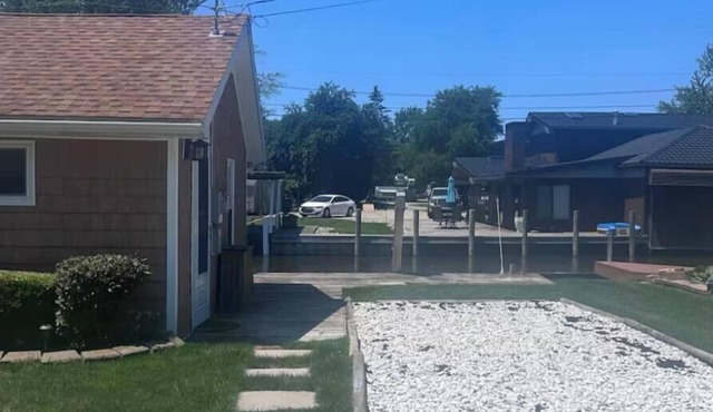 Waterfront Cozy 1-bedroom house in welcoming New Baltimore in New Baltimore