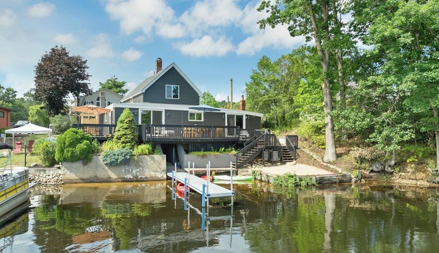 Waterfront escape on Milton Three Ponds, between the Lakes Region and the Seacoast. Sleeps 8, 3BR/2BA. Private beach, dock, kayaks, paddleboards, outdoor shower. Warm water into September, loons all day. 90 min to Boston. in Milton