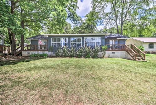 Waterfront Lake Sinclair Home w/Boat Dock!
