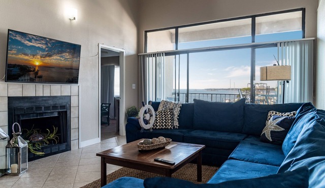 Waterfront! Perfect Location!