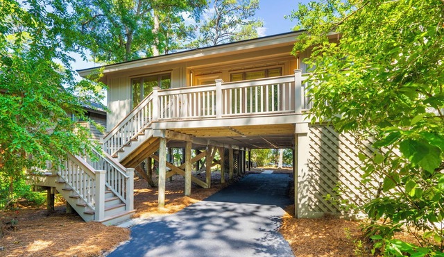Waterfront! Renovated, river view, community pool and dock