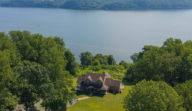 Waterfront Retreat w/Hot Tub, Games & Views in Whiteford