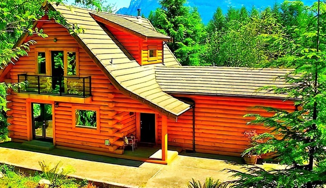 ⭐Waterfront Views ❤ Tubing+Fishing @ Vacation Log Home in north bend