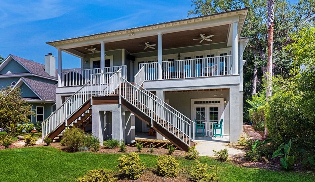Welcoming Home with Golf Course View, High-Speed WiFi, and Central AC