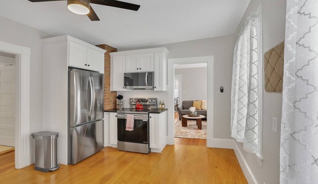 West Hartford Center: Charming New England Apt in West Hartford